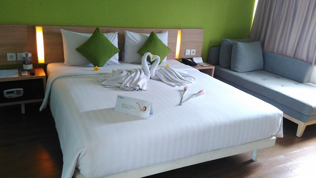 Whiz Prime Hotel Pajajaran Bogor Exterior foto
