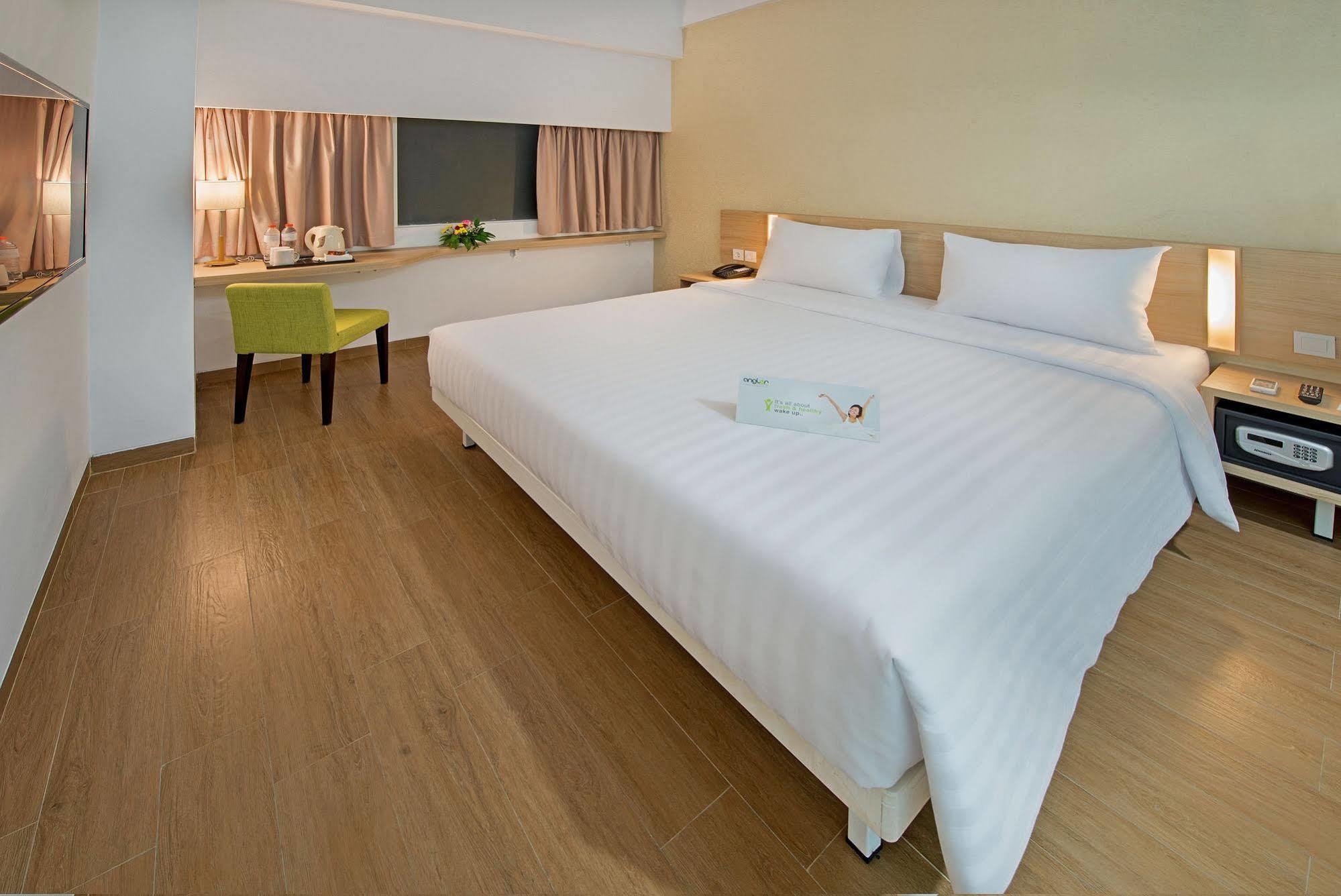 Whiz Prime Hotel Pajajaran Bogor Exterior foto