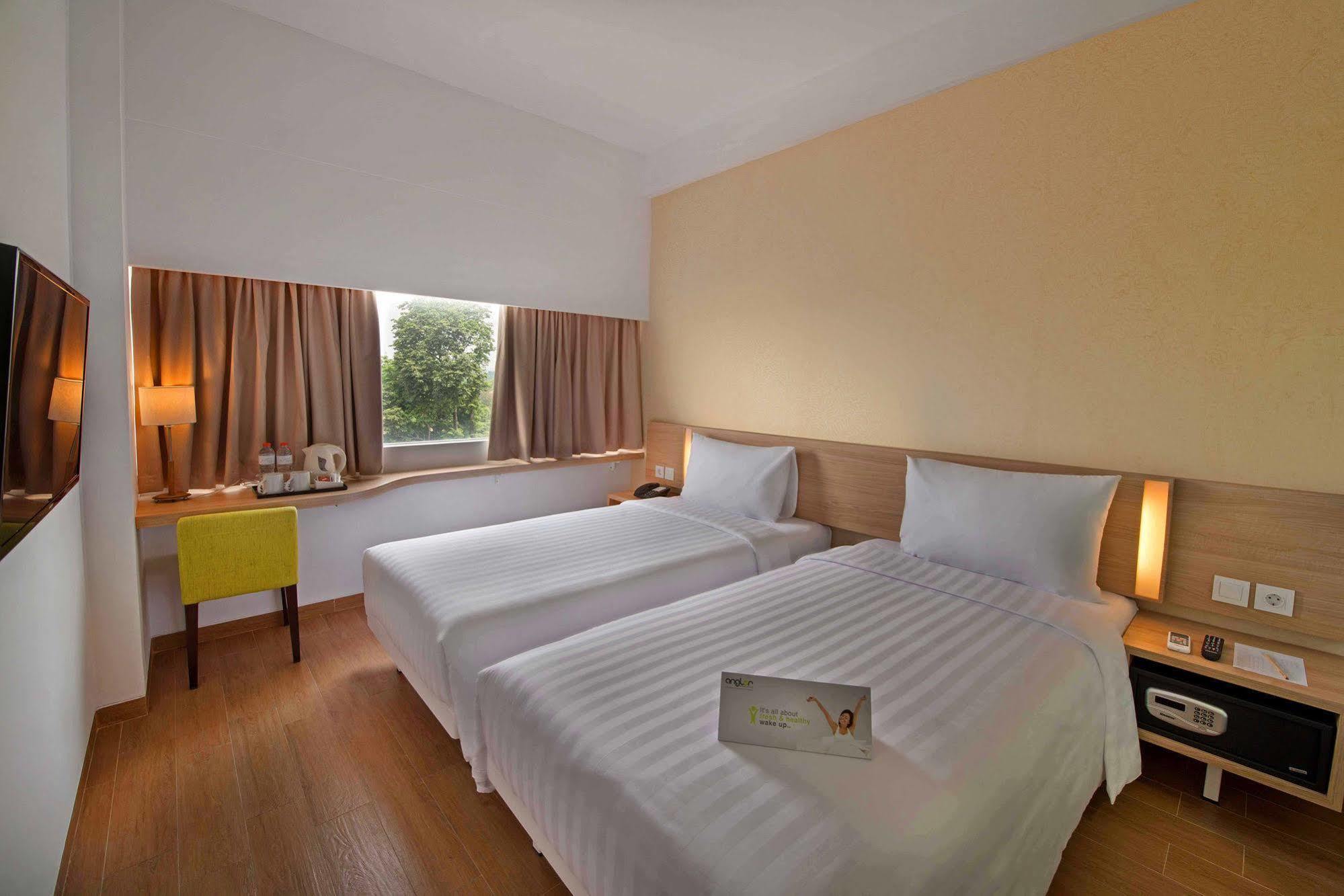 Whiz Prime Hotel Pajajaran Bogor Exterior foto