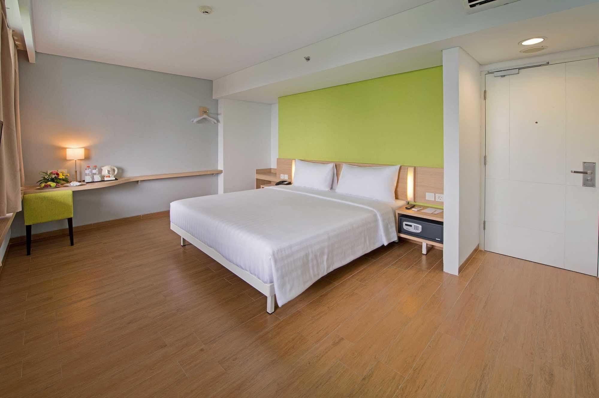 Whiz Prime Hotel Pajajaran Bogor Exterior foto