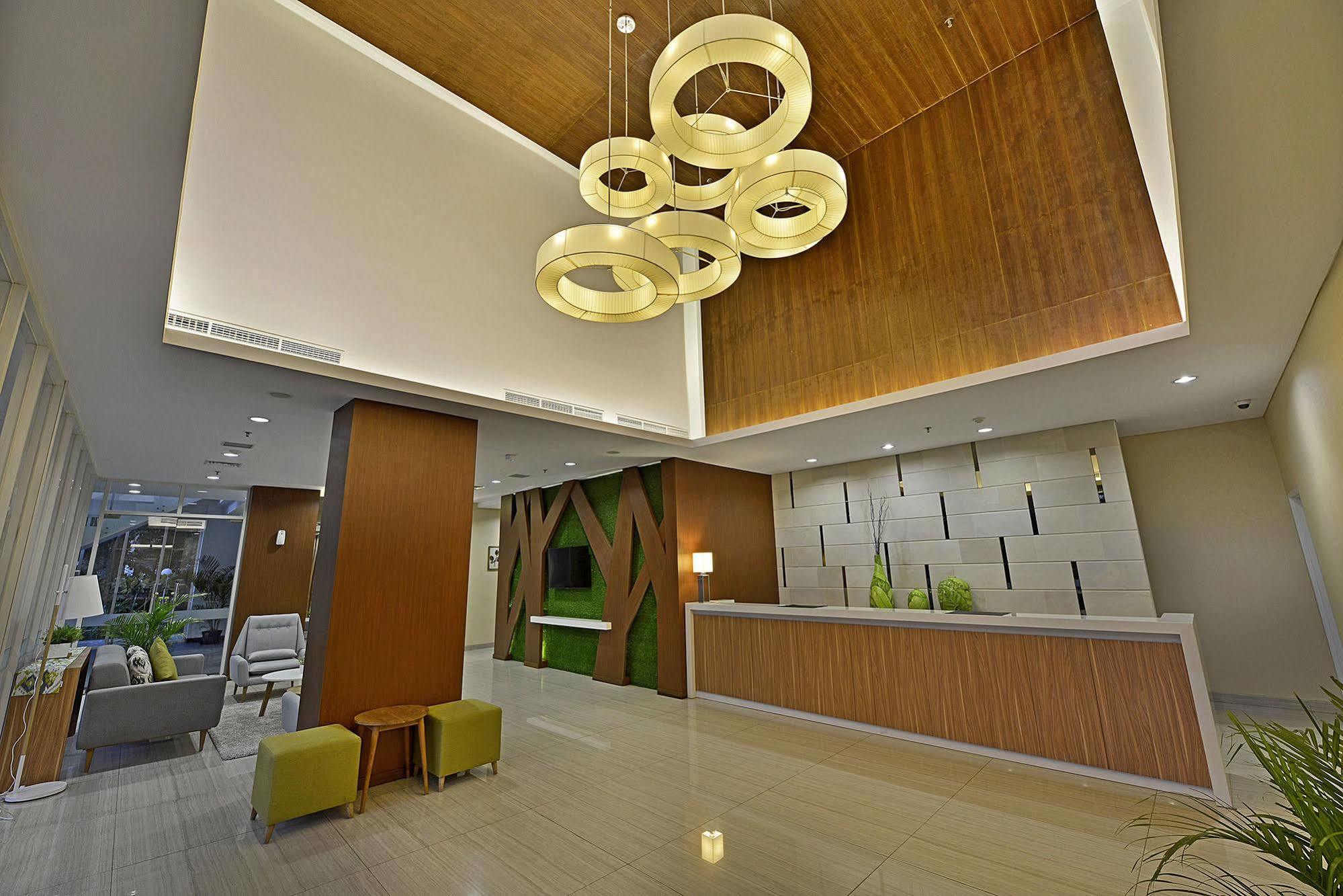 Whiz Prime Hotel Pajajaran Bogor Exterior foto